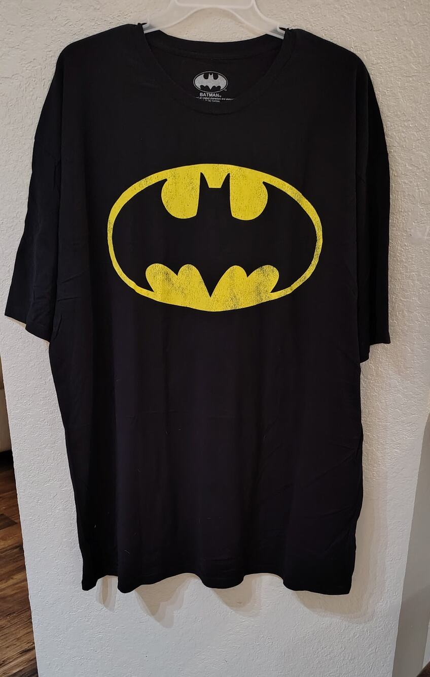 DC Comics Batman/XL Yellow Oval Logo Black T-Shirt -Unisex